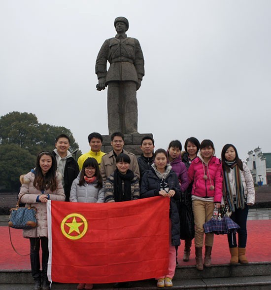 “学雷锋，献爱心”——中国共产主义青年团乐动网页版委员会开展慰问贫困学生助学活动